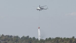 A helicopter assists firefighting efforts as the forest fire between Bursa’s Orhaneli and Harmancık districts enters its fifth day of containment, Bursa, Türkiye, July 30, 2025. (AA Photo)