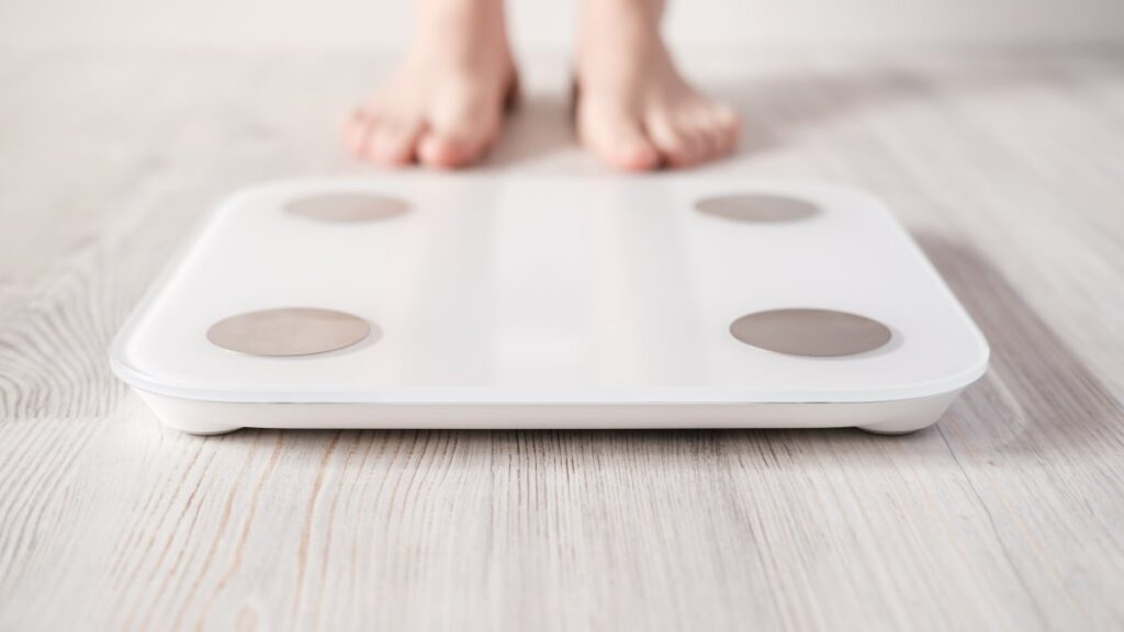 A woman living in the U.S. realized she was being cheated on when she checked the data from the smart scale at home. (Shutterstock Photo)