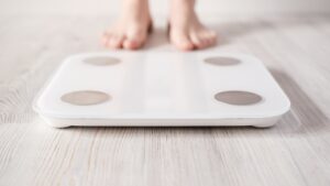 A woman living in the U.S. realized she was being cheated on when she checked the data from the smart scale at home. (Shutterstock Photo)