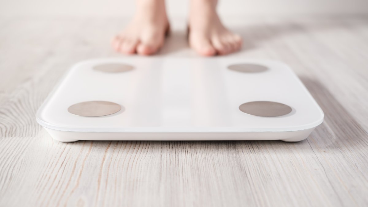 A woman living in the U.S. realized she was being cheated on when she checked the data from the smart scale at home. (Shutterstock Photo)