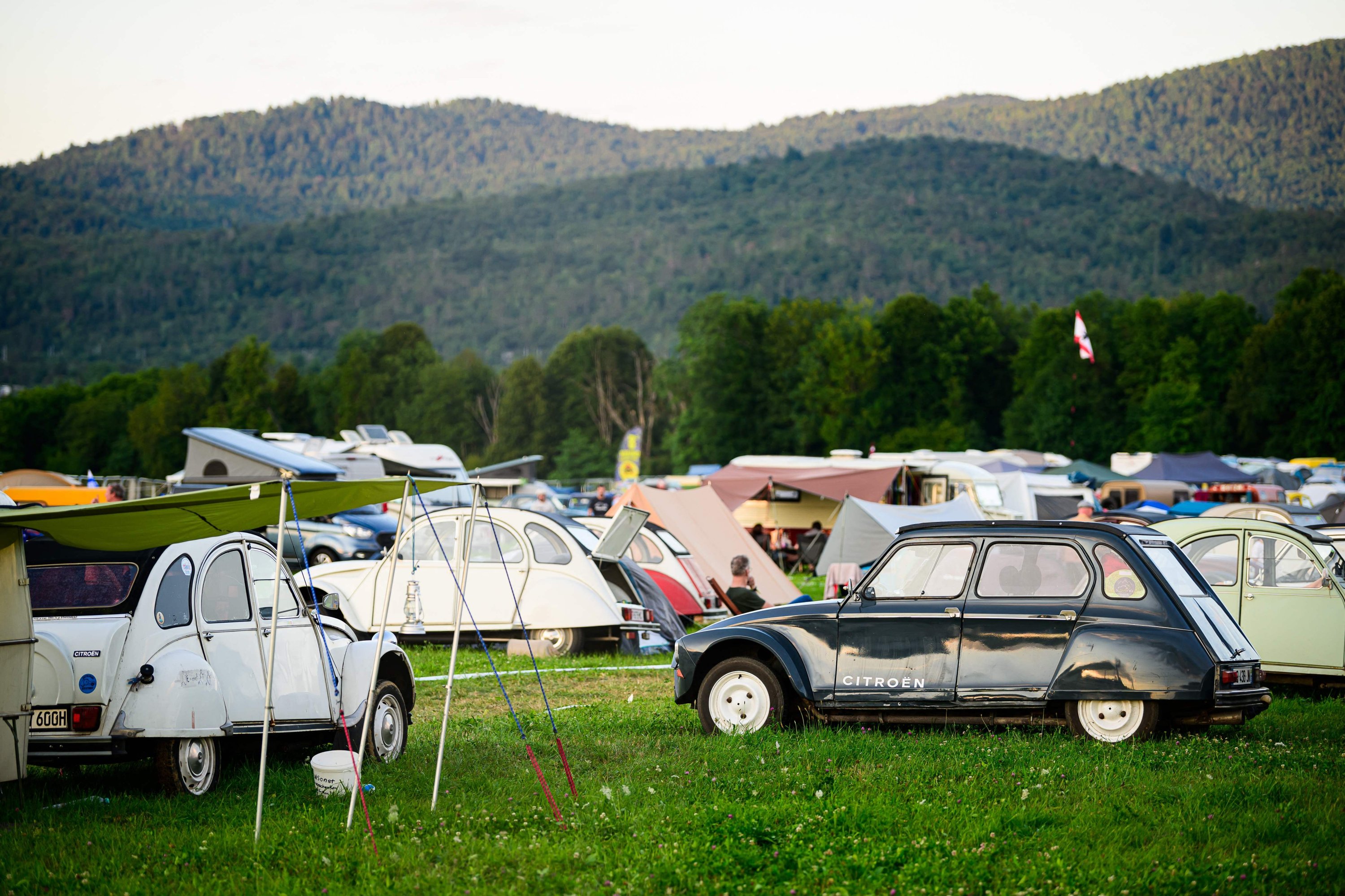 394889 Citroen 2CV vehicles are parked at a camp during the 25th World Meeting of 2CV Friends in Postojna, Slovenia, July 30, 2025. (AFP Photo)