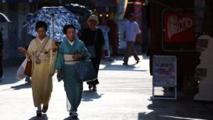 Women in traditional kimonos walk under a parasol as the Japanese government issued a heatstroke alert in Tokyo and other prefectures due to a heat wave, Tokyo, Japan, Aug. 5, 2025. (Reuters Photo)