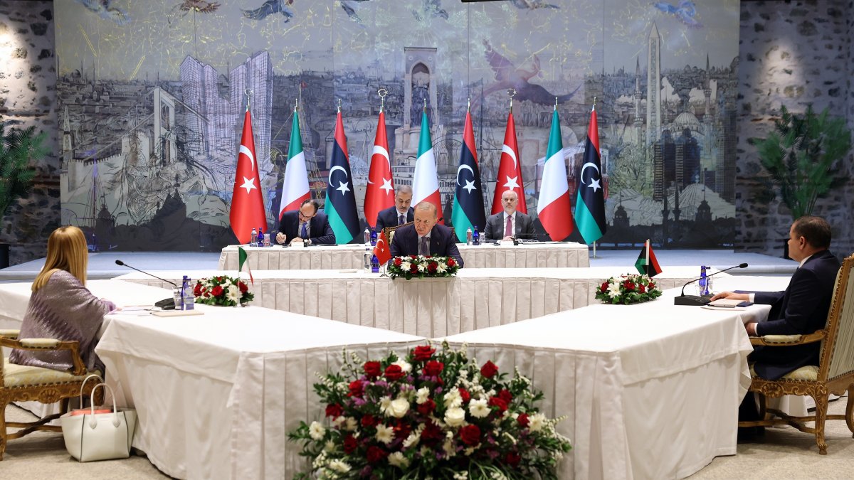 President Recep Tayyip Erdoğan (C), Italian Prime Minister Giorgia Meloni (L) and Prime Minister of the Libyan Government of National Unity Abdul Hamid Mohammed Dbeibah attend a meeting during the Türkiye-Italy-Libya Cooperation Summit, Istanbul, Türkiye, Aug. 1, 2025. (İHA Photo)