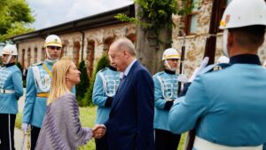 President Recep Tayyip Erdoğan (C) welcomes Italian Prime Minister Giorgia Meloni before the trilateral meeting, Istanbul, Türkiye, Aug. 1, 2025. (Reuters Photo)