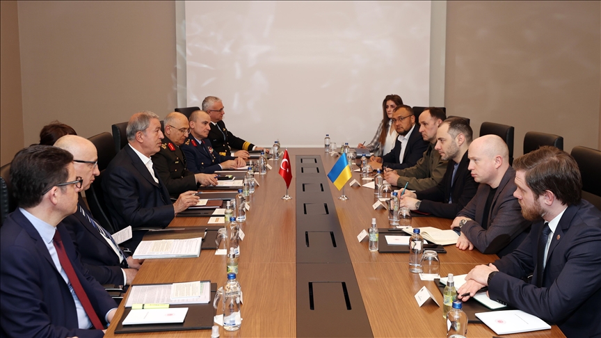 Turkish defense chief Akar, Ukrainian Infrastructure Minister Kubrakov discuss grain deal