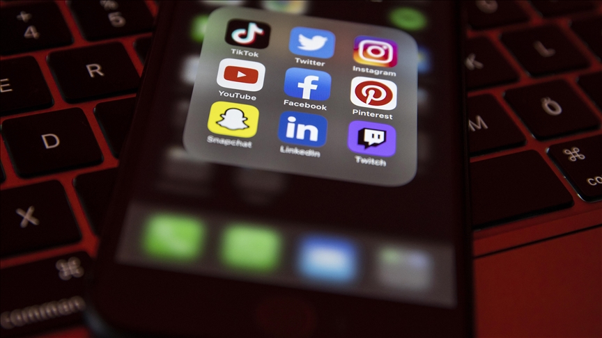 US regulator proposes to prohibit Facebook from monetizing youth data