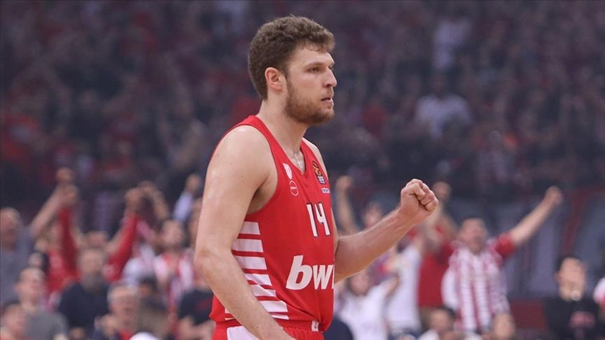 Olympiacos' Sasha Vezenkov named 2022-23 EuroLeague most valuable player