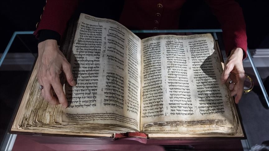 4 artifact smugglers detained in Istanbul for smuggling 1,100-year-old bible