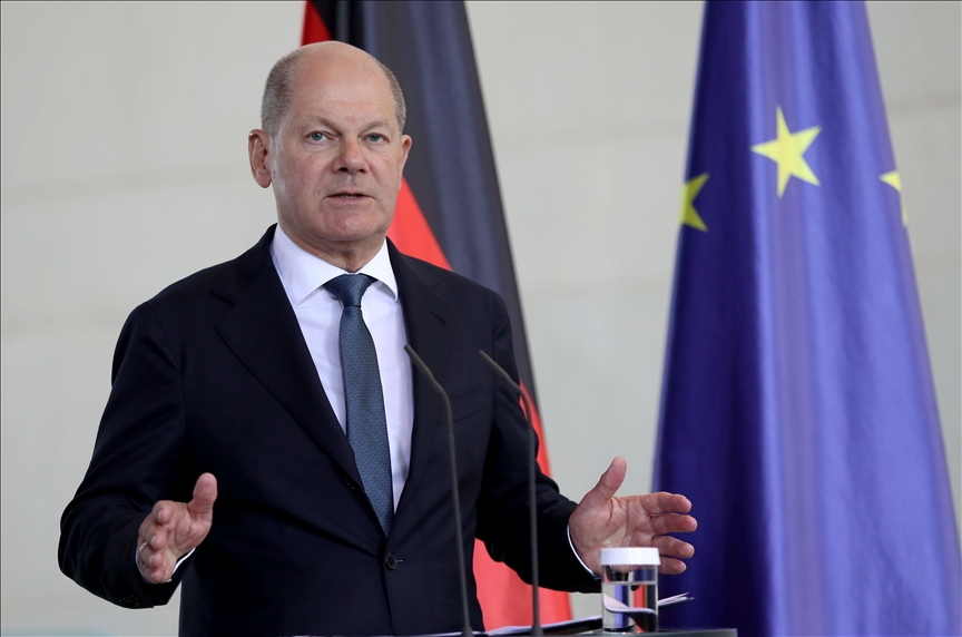 German chancellor says he plans to speak with Putin about Ukraine