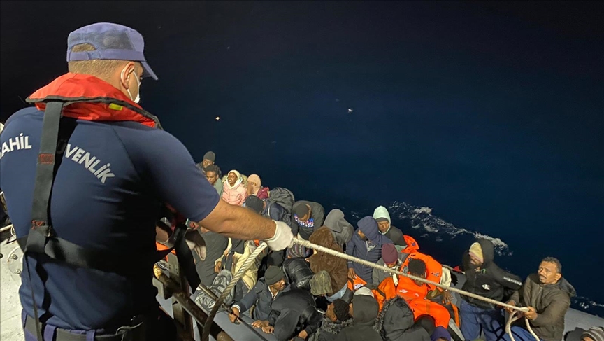 Türkiye rescues 48 irregular migrants pushed back by Greece