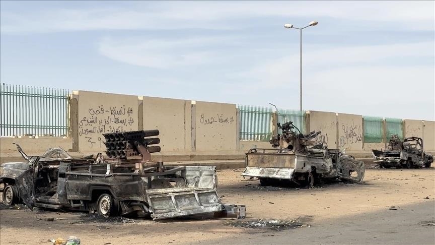Several countries begin evacuating their citizens from Sudan as clashes continue