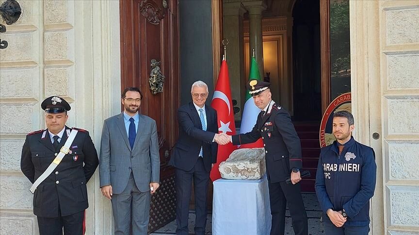 Türkiye gets back 1,800-year-old tomb stele from Italy