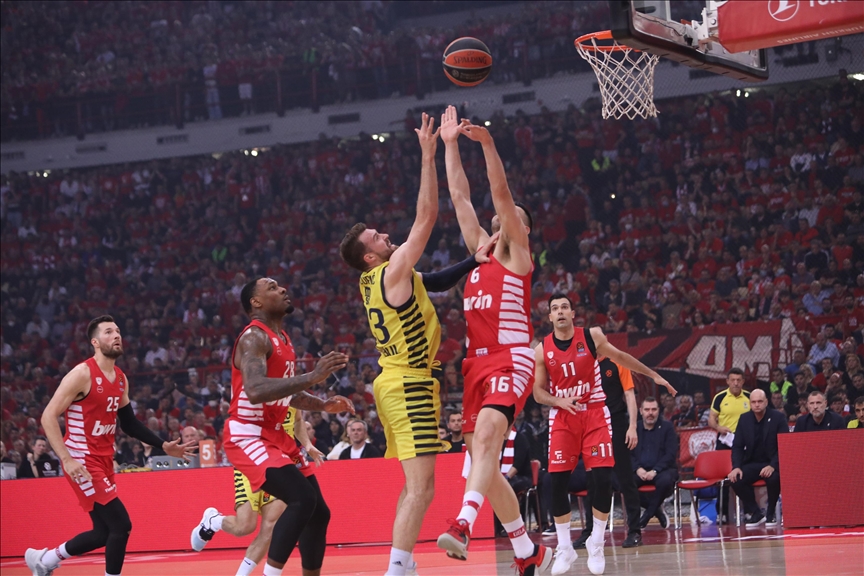 Olympiacos reach EuroLeague Final Four after 3-2 playoff series lead over Fenerbahce